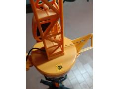GRU JCB filoguidata con accessori