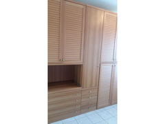 Armadio in legno chiaro