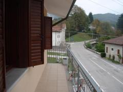 Quattro (4) appartamenti  arredati e locali commerciali a CLAUZETTO -Montagna Friulana -