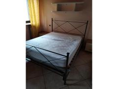 Letto matrimoniale con materasso e doghe