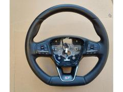 Volante in pelle cuciture bianche Ford Puma ST 2020