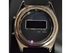 Cassa in acciaio per orologio digitale.