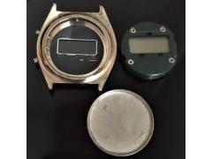 Cassa in acciaio per orologio digitale.