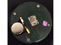 Cassa in acciaio per orologio digitale.