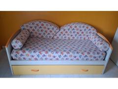 Armadio camera da letto per ragazzi e letto completo