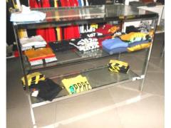 ARREDO NEGOZIO DI ABBIGLIAMENTO