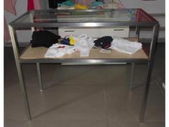 ARREDO NEGOZIO DI ABBIGLIAMENTO