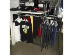 ARREDO NEGOZIO DI ABBIGLIAMENTO