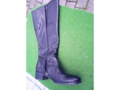 Vendo stivali  in vera pelle neri da donna  taglia  40