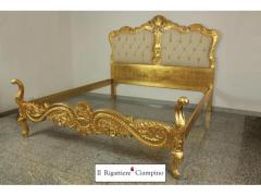 Letto barocco in ecopelle avorio e foglia oro