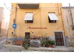 Casa indipendente In vendita Via Autonomia Michele Valenza 84, Scillato