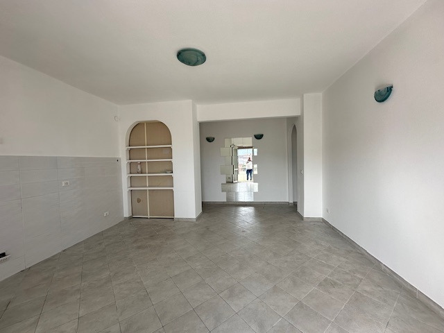 LOANO CORSO EUROPA L'AGENZIA RETECASA VENDE TRILOCALE CON VISTA MARE - 8/10