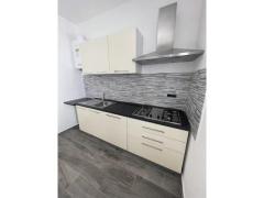 Bilocale ristrutturato a 20 minuti di metro da Loreto.