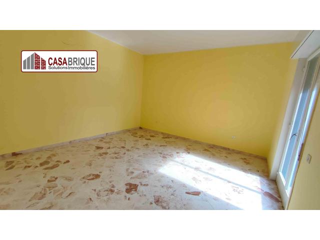 Ampio appartamento al secondo piano da ristrutturare ad Aspra - 4/10