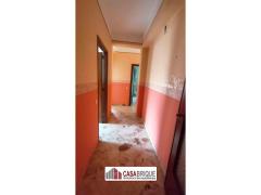 Ampio appartamento al secondo piano da ristrutturare ad Aspra