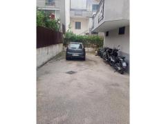 Affittasi posti moto coperti in cortile chiuso