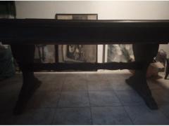 Tavolo in legno con sedie