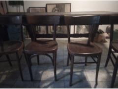Tavolo in legno con sedie