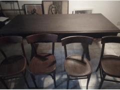 Tavolo in legno con sedie
