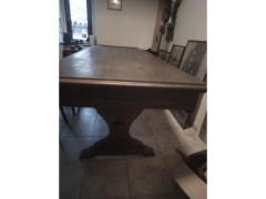 Tavolo in legno con sedie