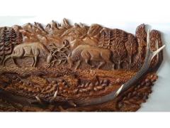 Pannello, scultura in legno con corna di cervo, realizzato a mano in noce, unico