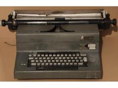 MACCHINA DA SCRIVERE OLIVETTI ELETTRICA.