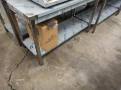 ARREDAMENTO IN ACCIAIO INOX - PRONTA CONSEGNA - LAVATOI - TAVOLI - TAVOLI ARMADIATI - PENSILI