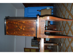 Tavolino con mobiletto in stile olandese