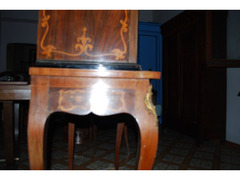 Tavolino con mobiletto in stile olandese
