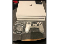 Vendo ps4 pro 4 k perfetta con garanzia e scatola originale