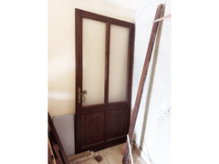 Porta in legno noce massello