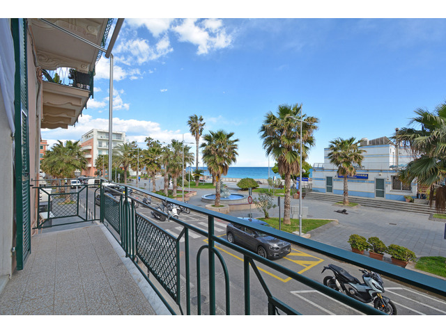 LOANO FRONTE MARE L'AGENZIA RETECASA VENDE TRILOCALE FRONTE MARE - 1/10