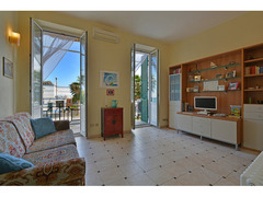 LOANO FRONTE MARE L'AGENZIA RETECASA VENDE TRILOCALE FRONTE MARE