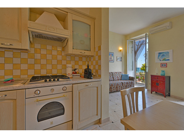 LOANO FRONTE MARE L'AGENZIA RETECASA VENDE TRILOCALE FRONTE MARE - 3/10