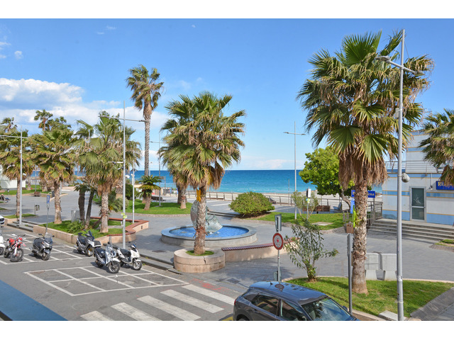 LOANO FRONTE MARE L'AGENZIA RETECASA VENDE TRILOCALE FRONTE MARE - 7/10