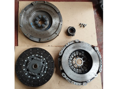 Kit volano frizione Toyota Hilux VIII 2.4D 2GD-FTV anno 2020