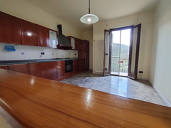 a 15 minuti dal mare ampio appartamento indipendente con box e cantine.