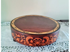 Antica Base  espositore per ceramiche  in legno   con  decorazione floreale,