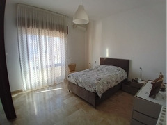 Ampio appartamento con garage e cortile privato.