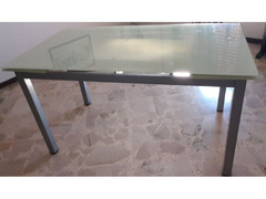 Tavolo in vetro