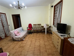 Casa indipendente con doppio garage in centro a Medesano