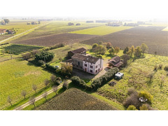 Rustico ristrutturato indipendente con parco a Fontanellato (PR)