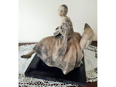 Salvatore Cipolla elegante scultura realizzata in terracotta