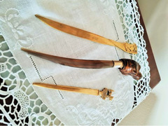 Piccola collezione n° 3  taglicarte con effige di cane realizzate in ottone , osso con testina in le