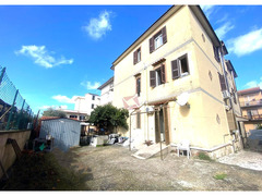 AMPIO APPARTAMENTO PIANO TERRA RIALZATO -Z. FINOCCHIO - ROMA