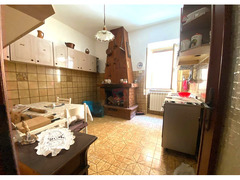 AMPIO APPARTAMENTO PIANO TERRA RIALZATO -Z. FINOCCHIO - ROMA