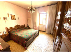 AMPIO APPARTAMENTO PIANO TERRA RIALZATO -Z. FINOCCHIO - ROMA