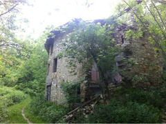 Rustico ex mulino in sassi vic.ze ruscello con terreno 3 ettari