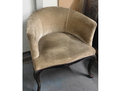 Set poltroncine e poggiapiedi in velluto beige