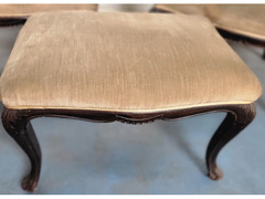 Set poltroncine e poggiapiedi in velluto beige